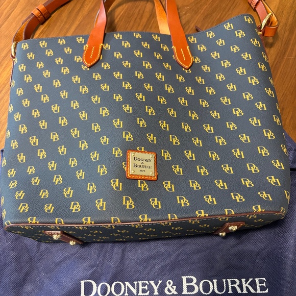 NWT Dooney & Bourke “Greta Lilliana” tote and pouch